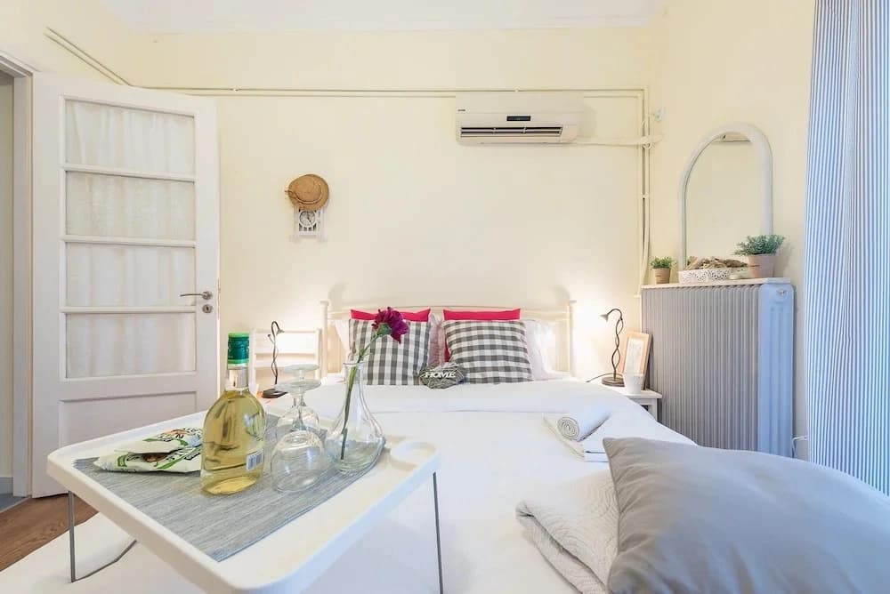Stylish 1BR Retreat in Central Athens - photo 4