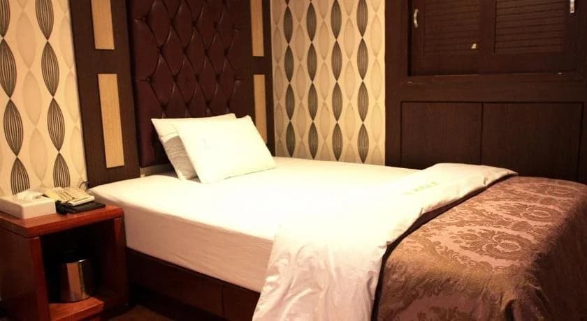 Q Motel - photo 2
