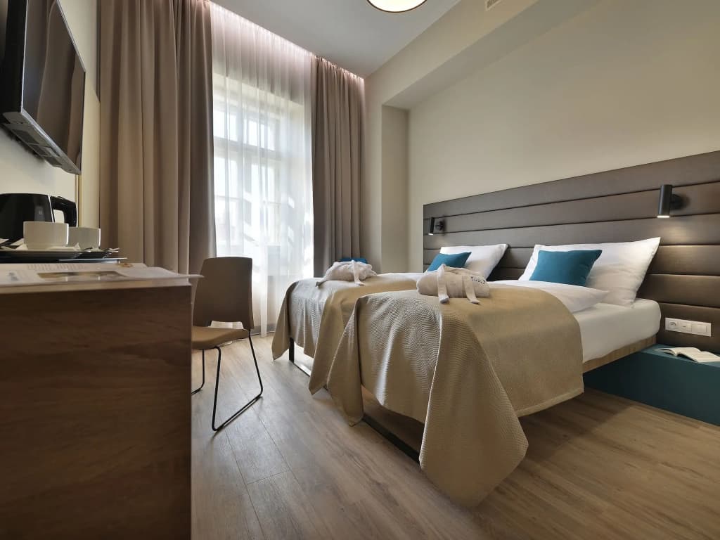 EA Hotel New Town - photo 6