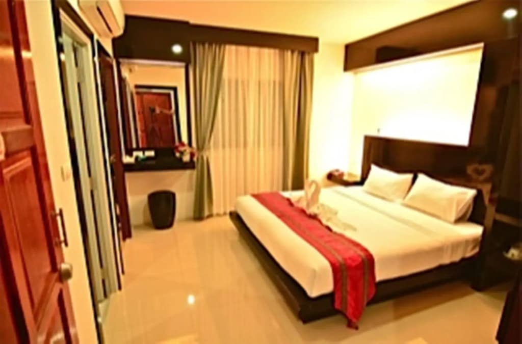 D 1 Hotel Patong - photo 2
