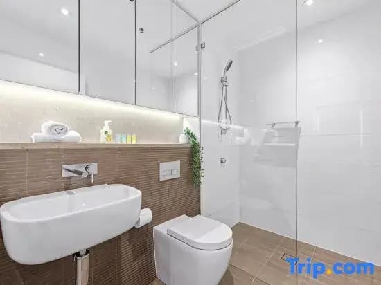 Stunning Waterview 2Bed Apt North Sydney - photo 3