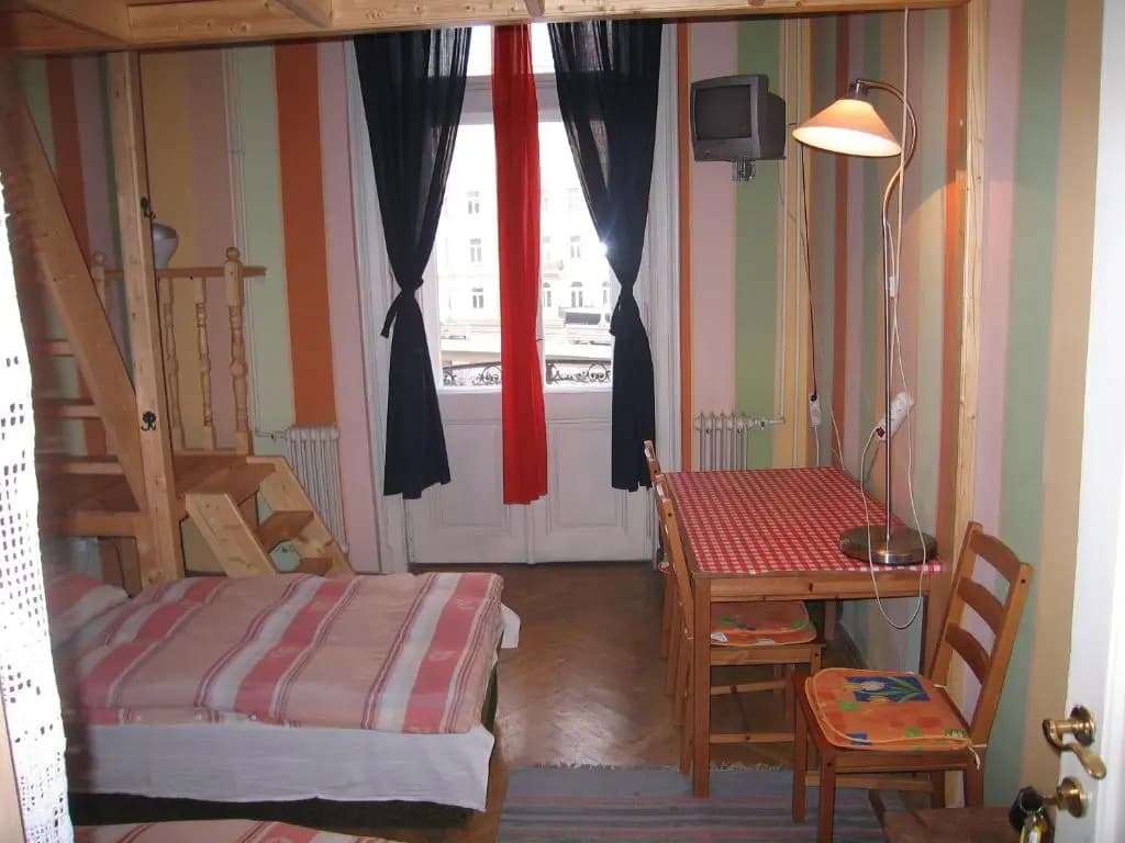 Locomotive Light Hostel  Apartments - photo 2