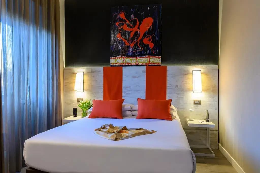 The Guardian Hotel - photo 2