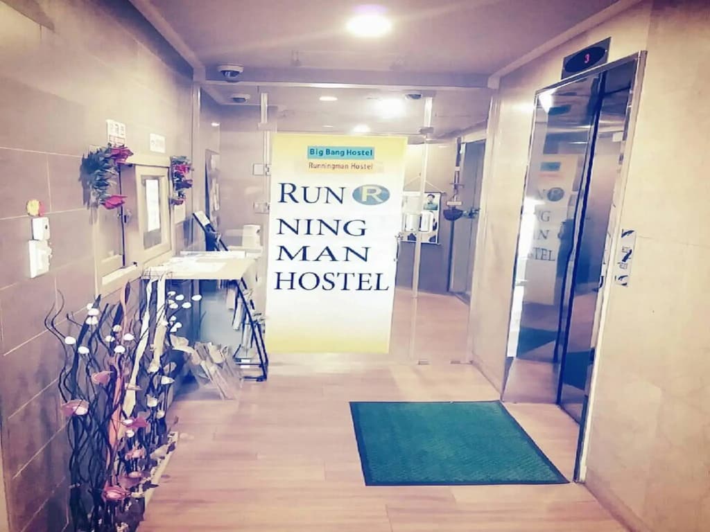 Running man hostel - photo 3