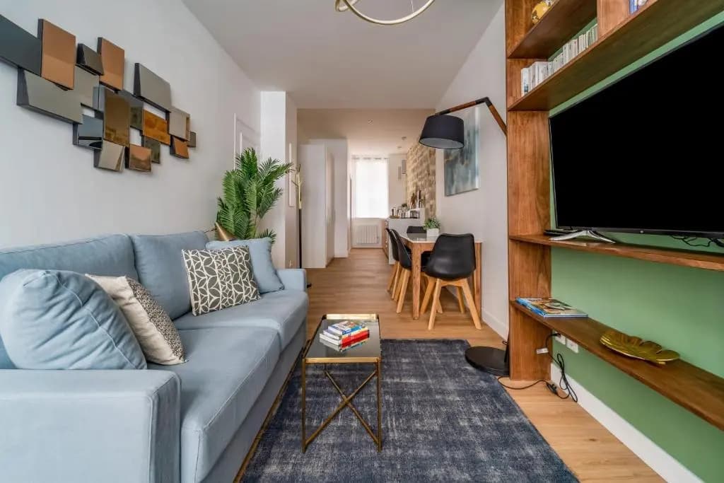 Beautiful 2-bedroom Apartment in South Pigalle - photo 2