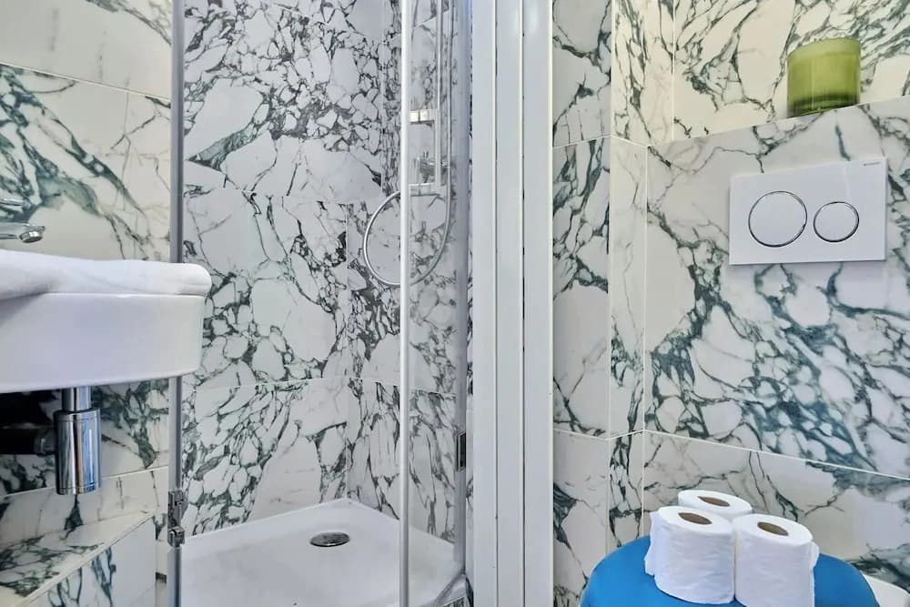 Superb Flat With Terrace in the Centre of Paris - photo 7