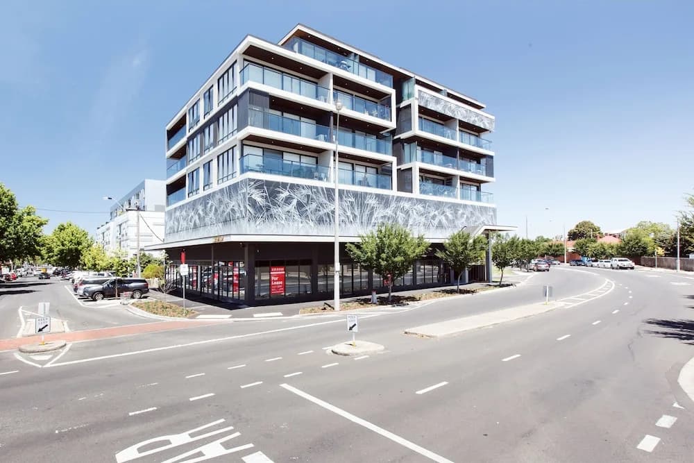 Spacious Urban Oasis in Central Location - main photo