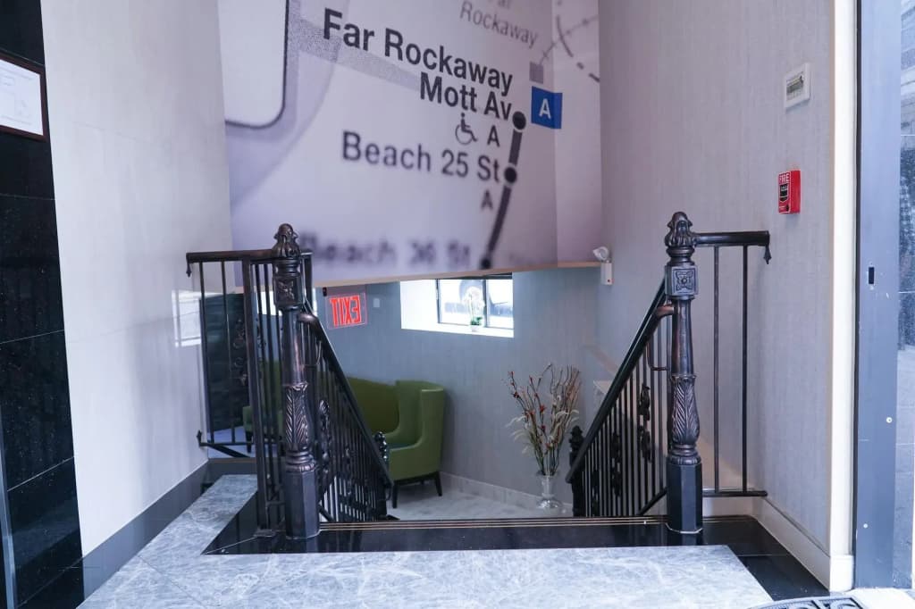 Hotel Mint JFK Airport - photo 10