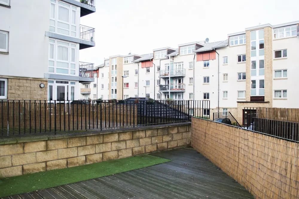 Bright 2 Bedroom Flat With Patio - photo 9