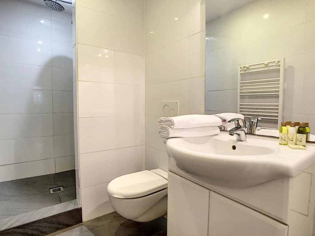 Nice Booking - Royal Luxembourg Piscine - photo 8