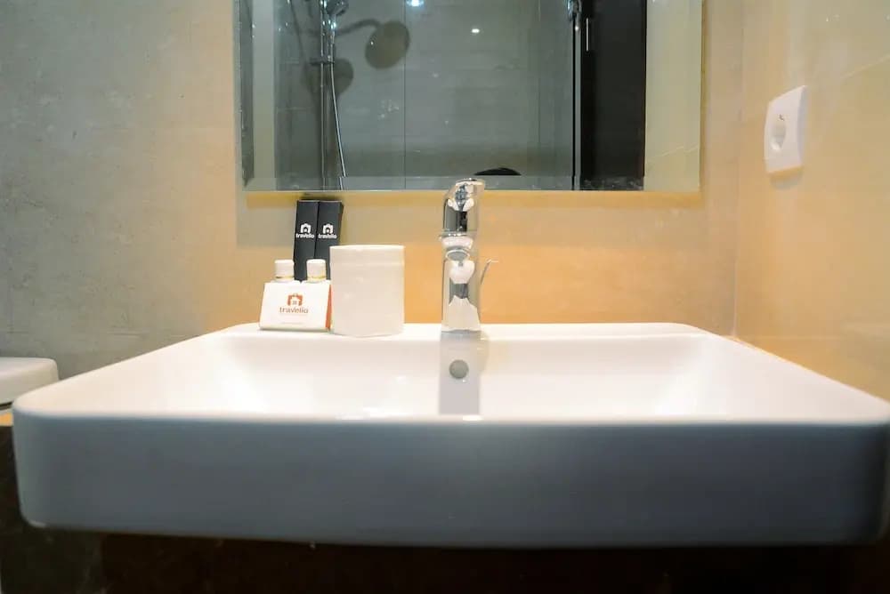 Spacious Studio Menteng Park Apartment - photo 7