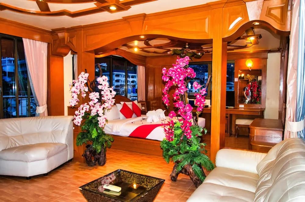 Diva Patong Hotel - photo 15