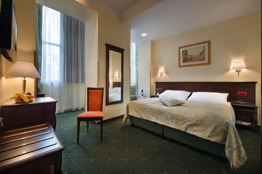 EA Hotel Downtown - photo 3
