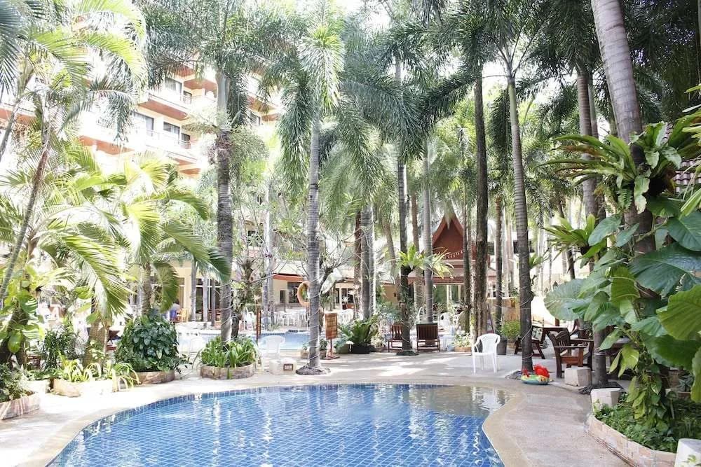 B Buri Hotel - photo 11