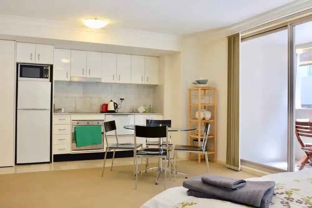 Spacious Studio by the Beach in Manly - photo 5