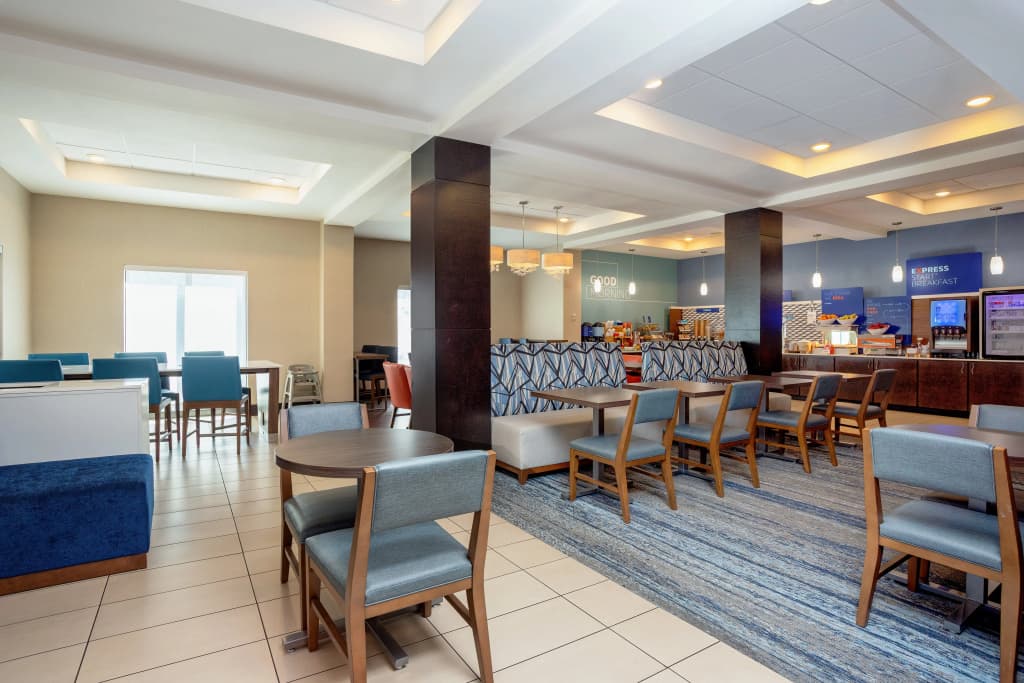 Holiday Inn Express & Suites Orlando East - UCF Area by IHG - photo 16