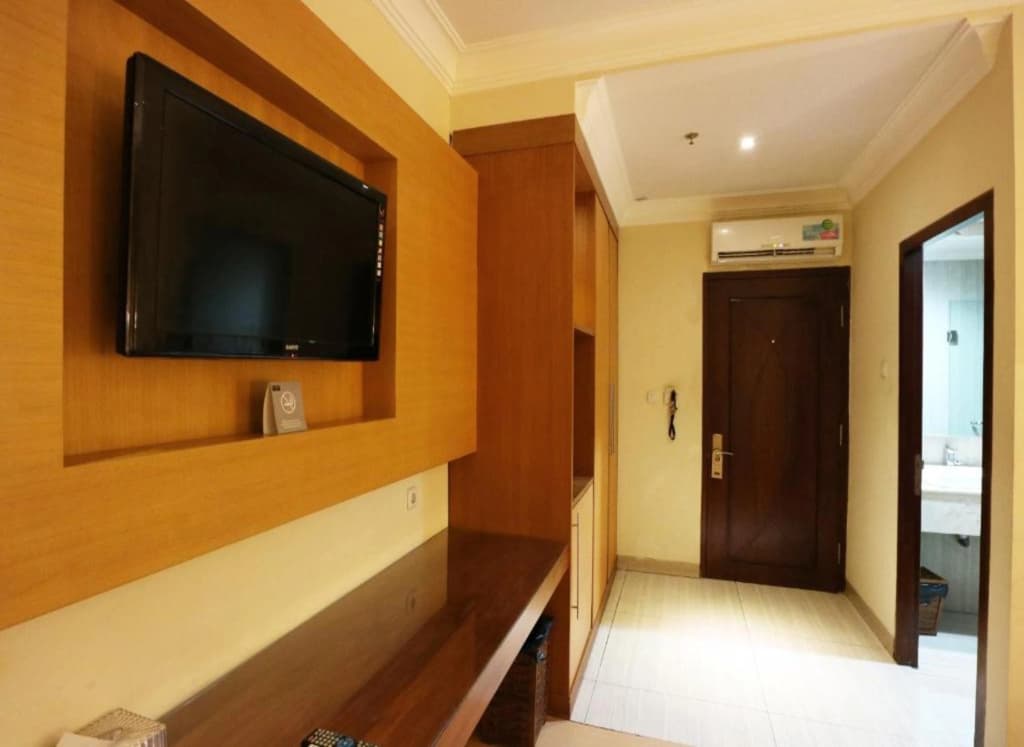 Coin's Hotel Jakarta - photo 7