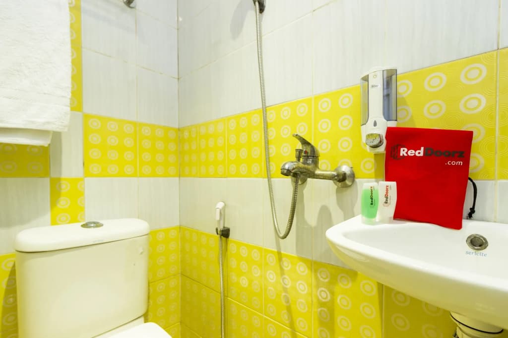Reddoorz near Gajah Mada Plaza 2 - photo 8