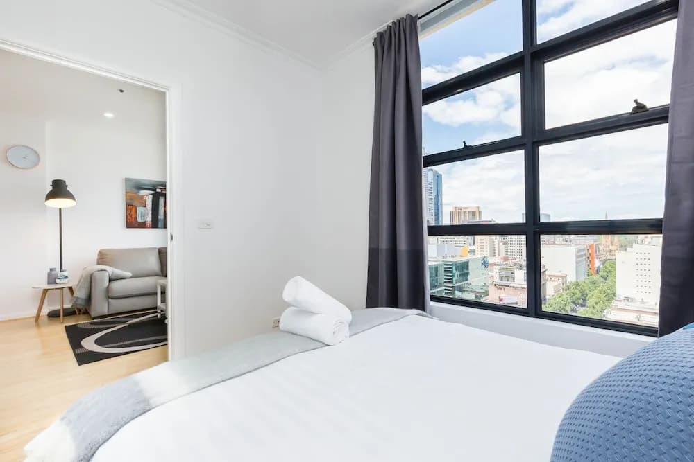 ROLAND, 1BDR Melbourne Apartment - photo 10