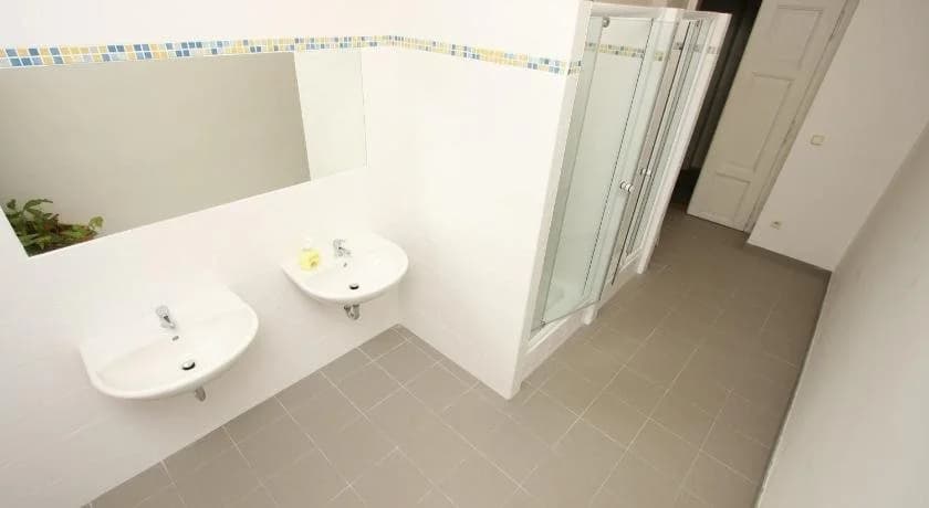 Charles Square Hostel - photo 8