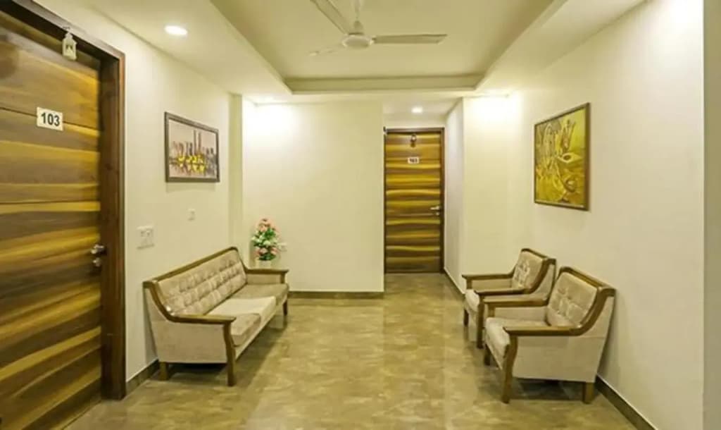 Fabhotel White House Bnb - photo 35