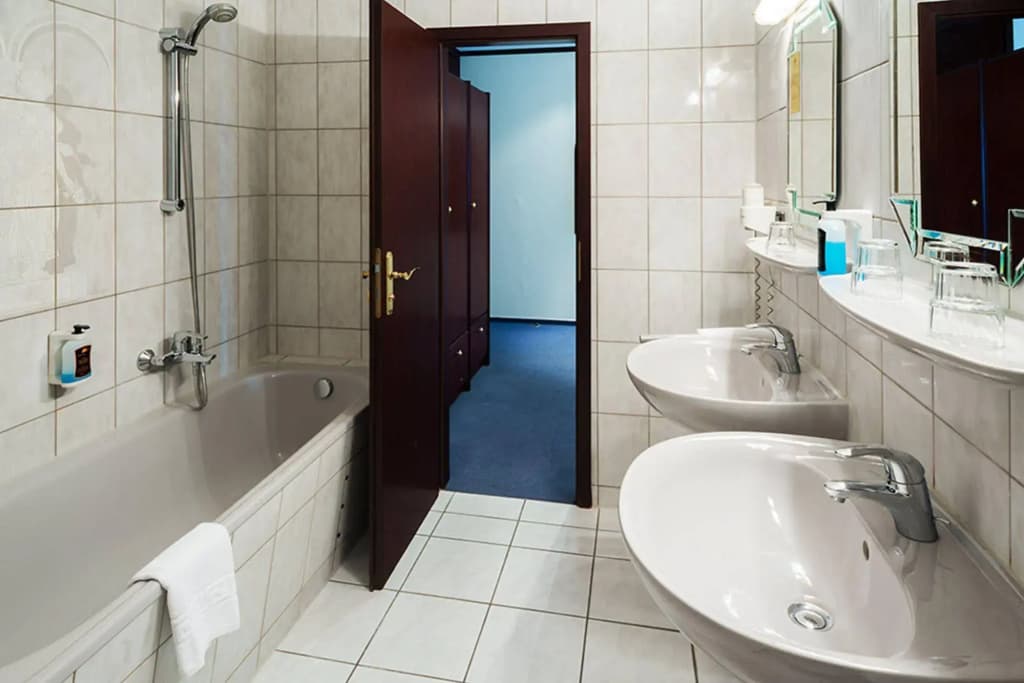 Hotel Panorama Am Adenauerplatz - photo 8