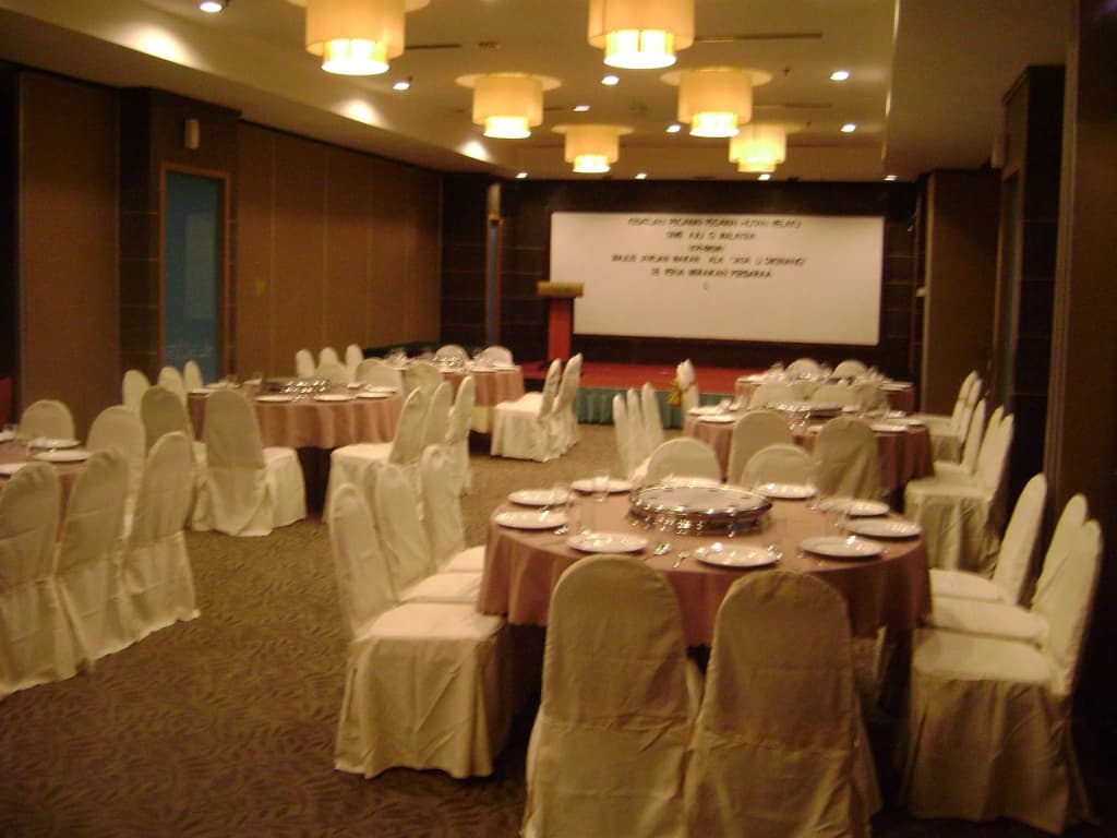 Crystal Crown Kuala Lumpur - photo 17