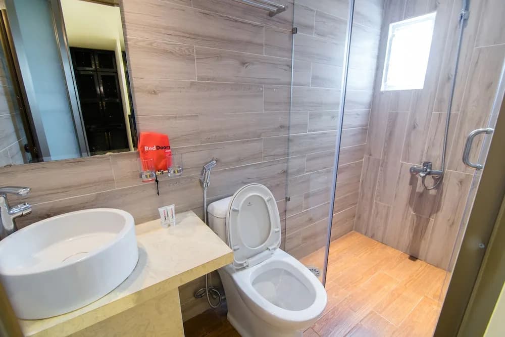 RedDoorz Plus near Ba Chieu Local Market - photo 10