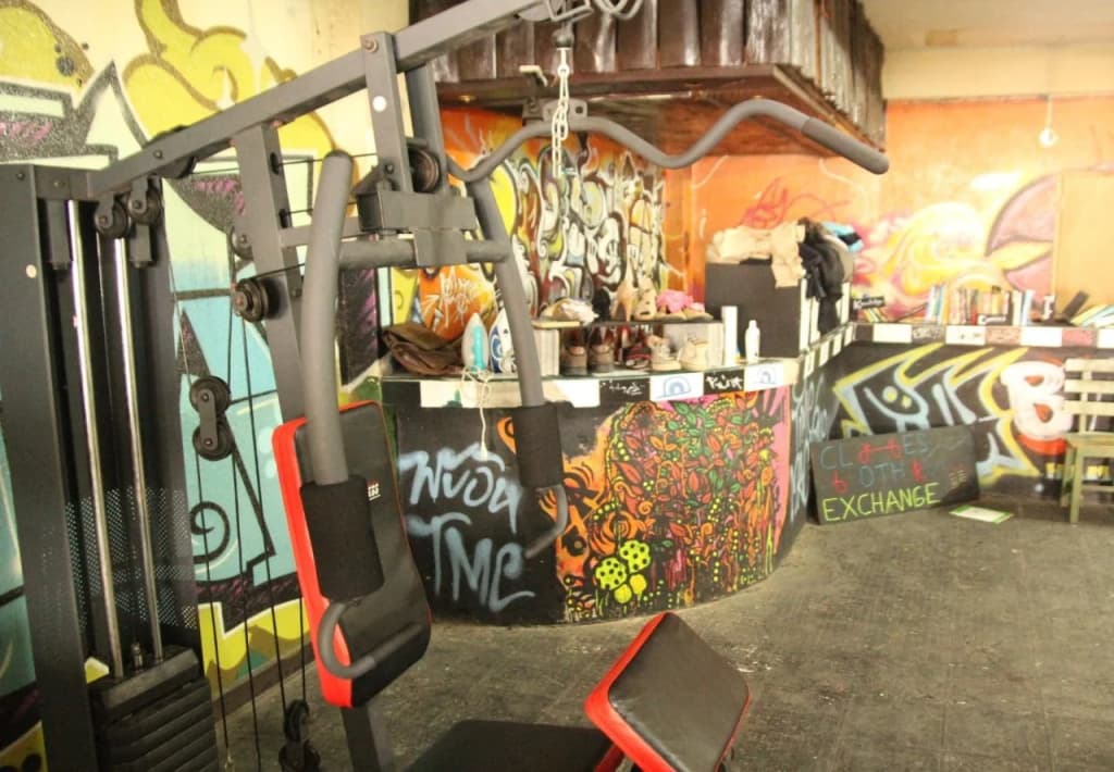 The Overstay Art Hostel - photo 11