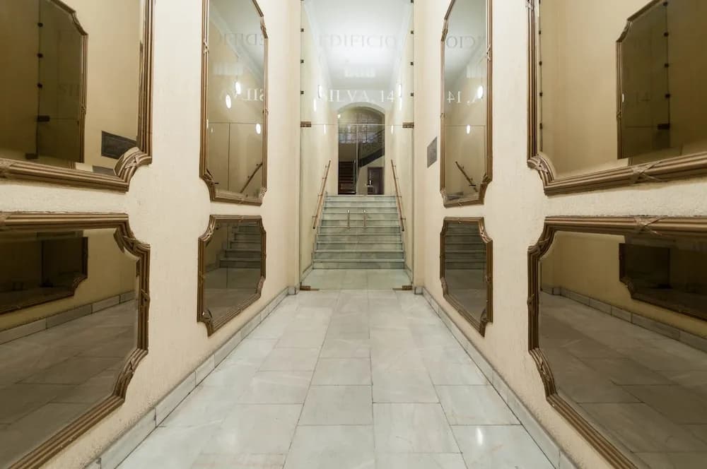 Hellenhost - Gran Via - photo 11