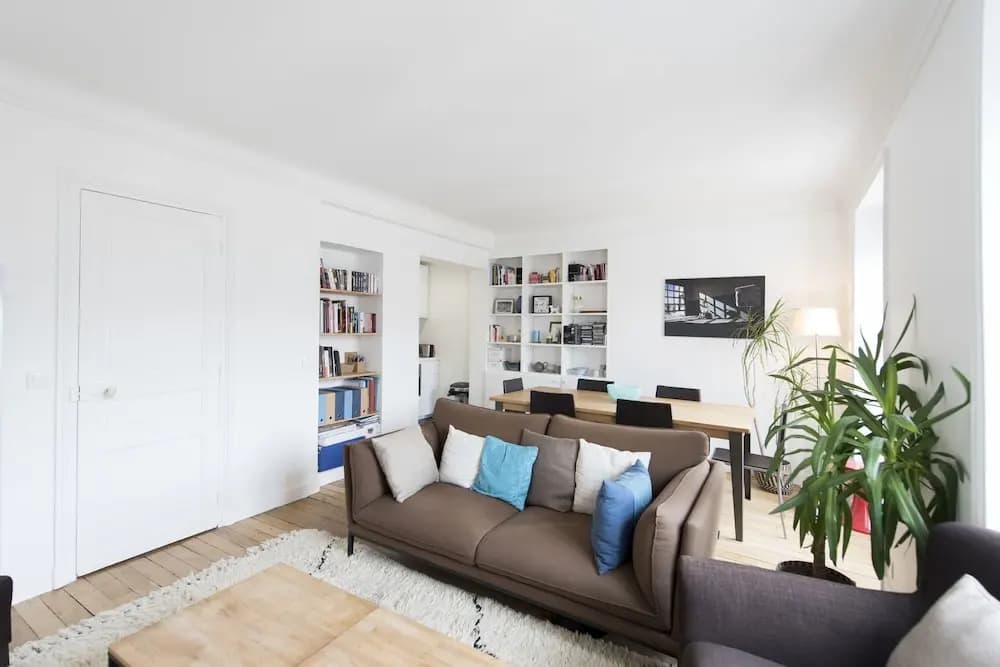 Contemporary near Arc de Triomphe - photo 9
