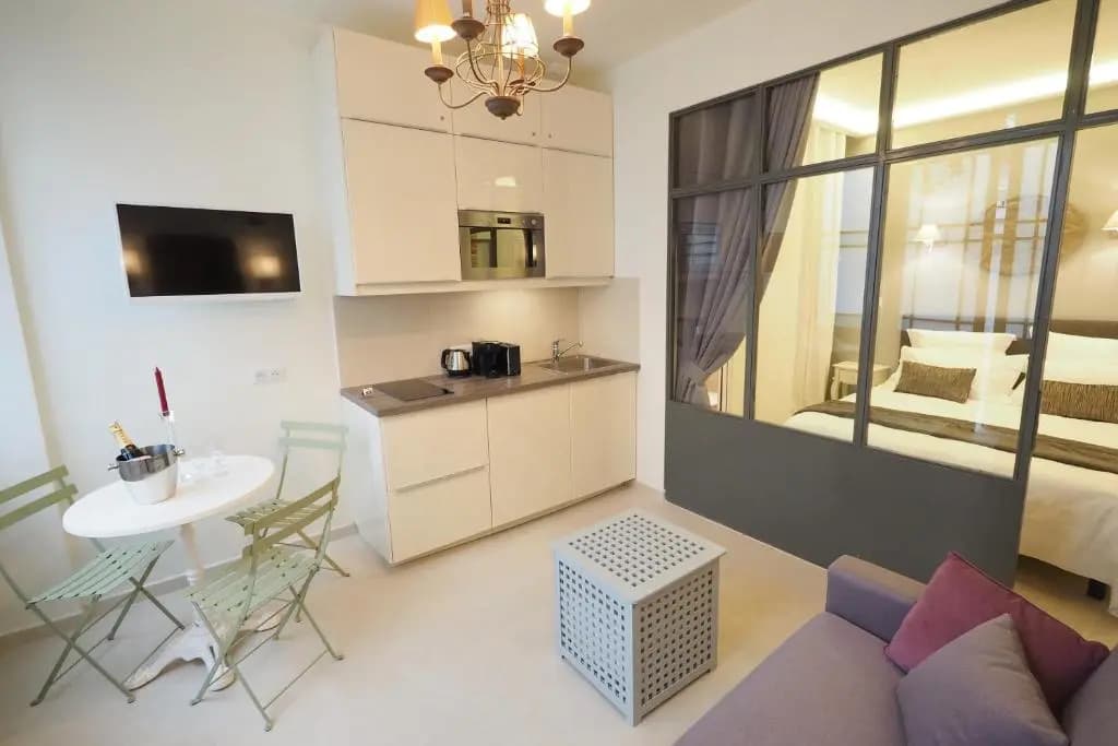 St Germain ChicSuites - photo 2