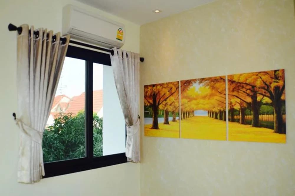 4 Bedroom House at Skytrain - photo 7