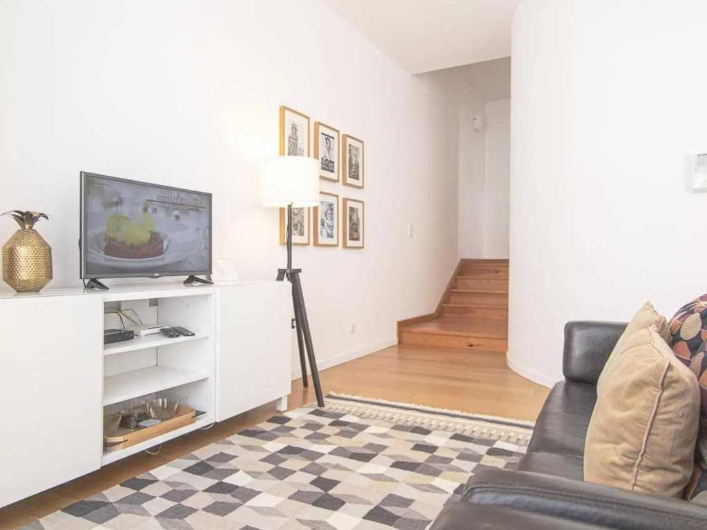 Baixa chiado 2 bedroom duplex apt with elevator - photo 3