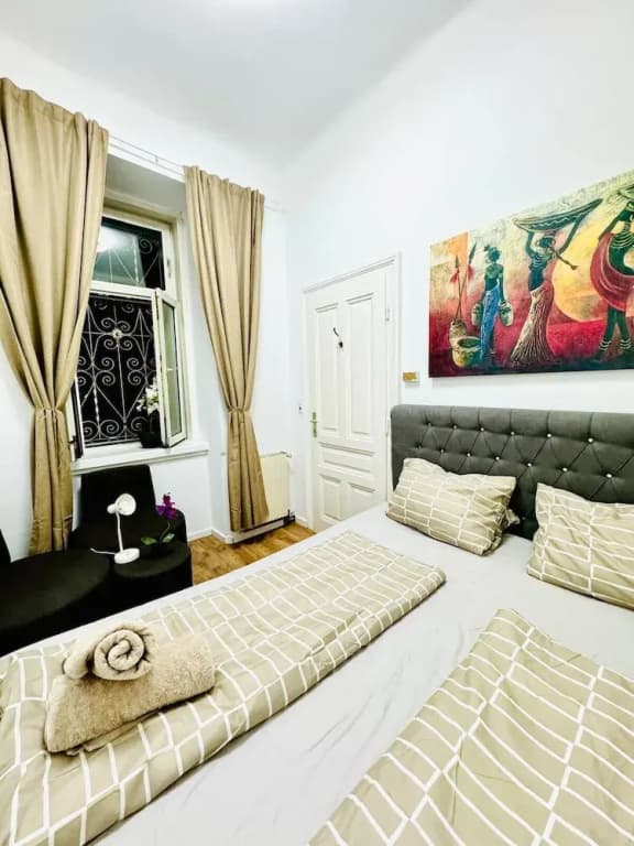 Stylish 9BR Apartment for 18 Guests - photo 38