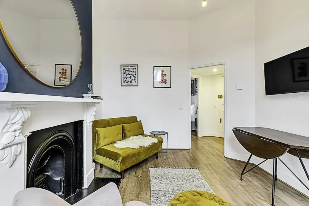 The Shepherd's Bush Hideaway - photo 32