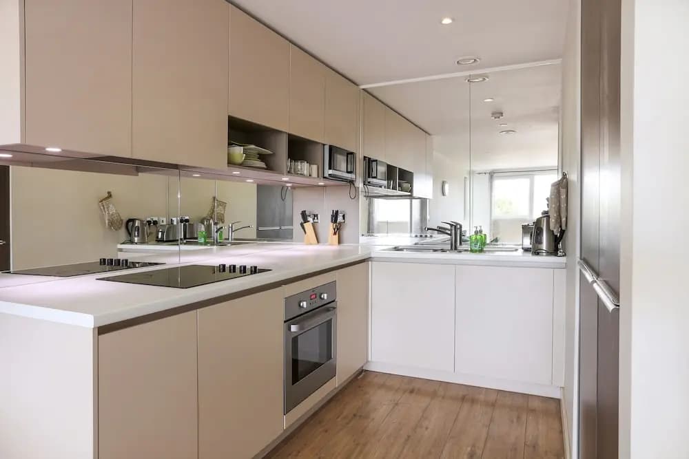 Greenwich Two Bed Flat, with Pool &Parking - photo 9