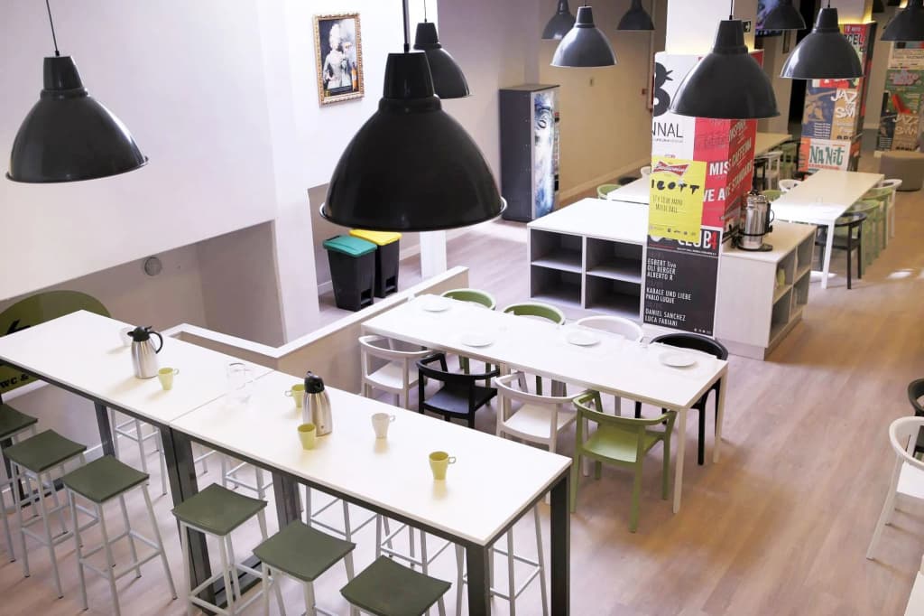 Hola Hostal Eixample - Hostel - photo 23
