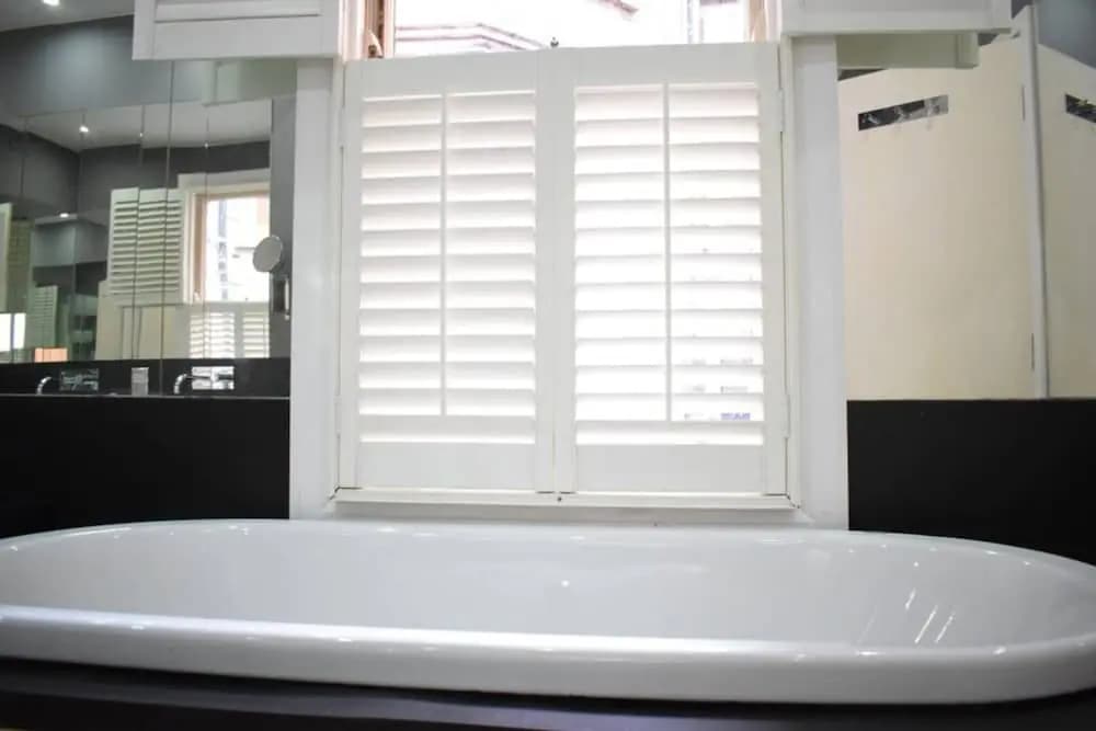 Beautiful Kensington 2 Bedroom Luxury Apartment - photo 8