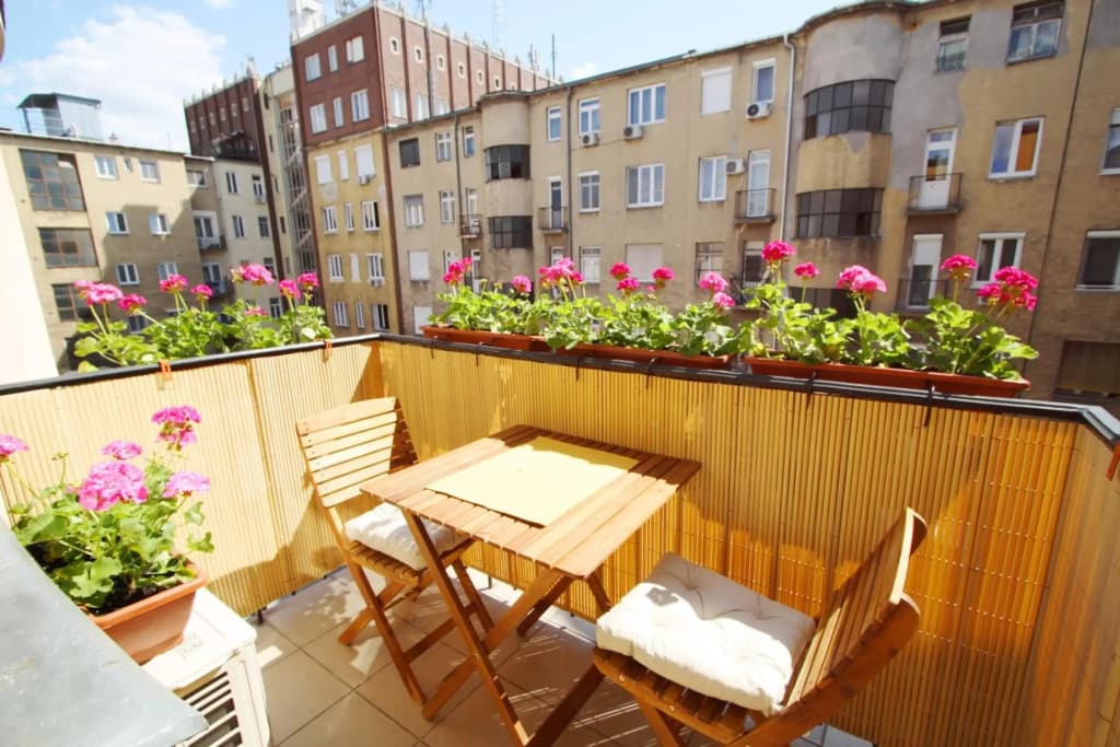 Sunny Studio with Balcony in Party District - photo 18