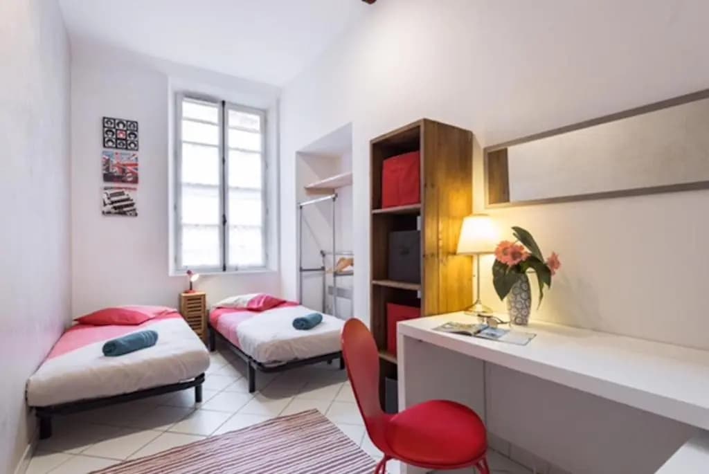 Ste Reparate F4 Moderne, Design, Place Rossetti, Heart Old Town - photo 4