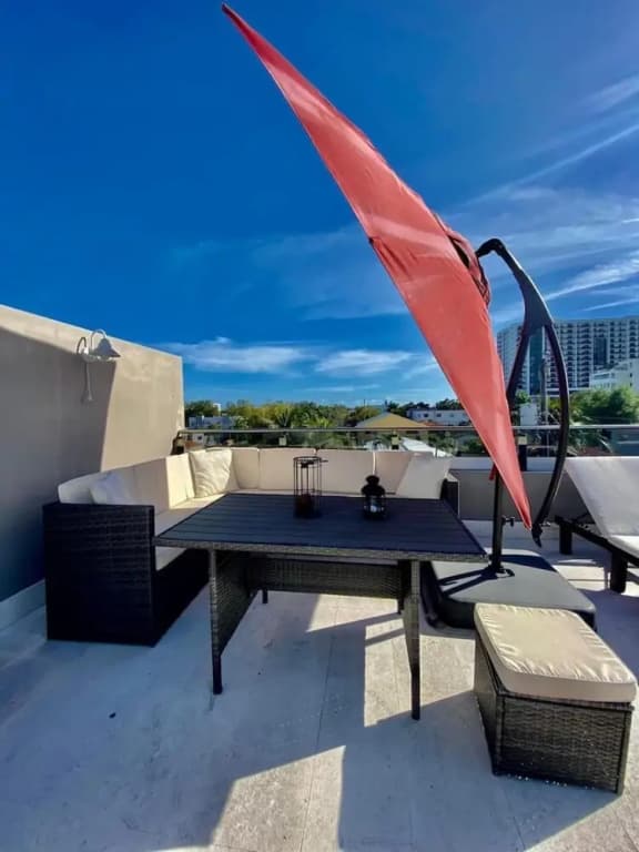 Family 3BR House W Amazing Private Pool Parking - photo 17