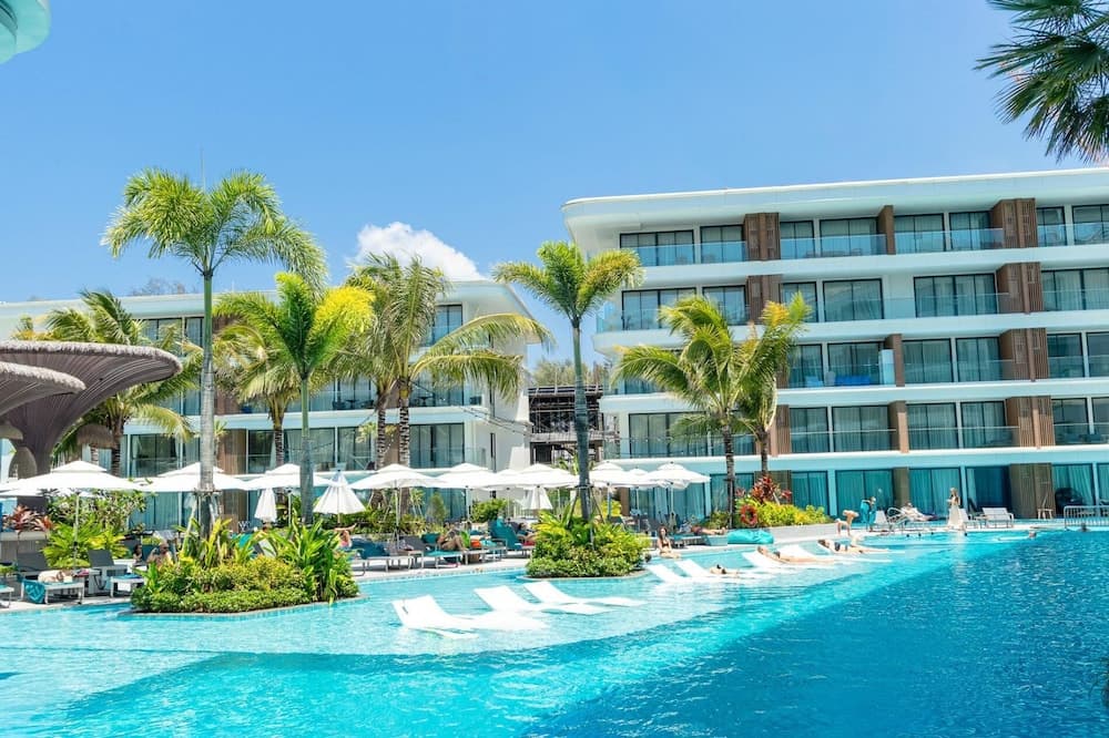 Unit 2303 Beachfront Pool-facing + Sea View - photo 2