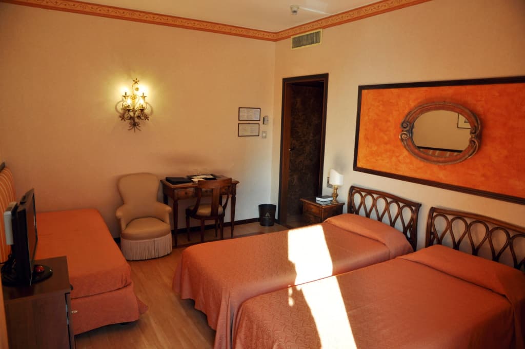 Admiral Hotel - photo 3