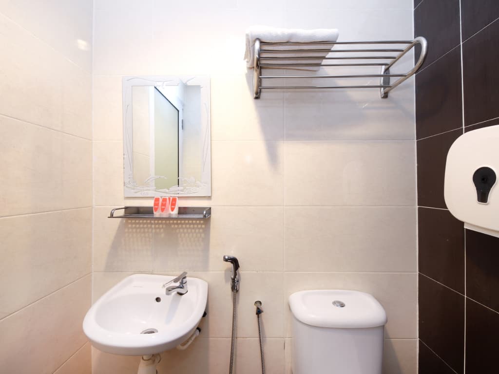 OYO 496 Hotel De Eco Inn - photo 9