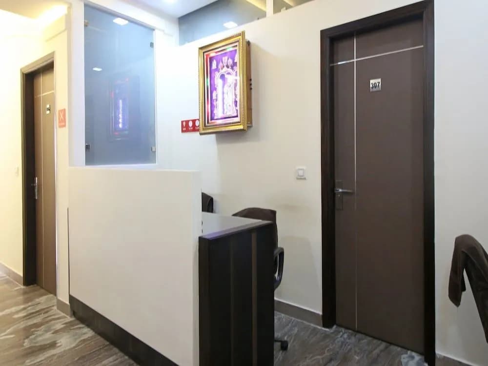 OYO Rooms Paschim Vihar - photo 9