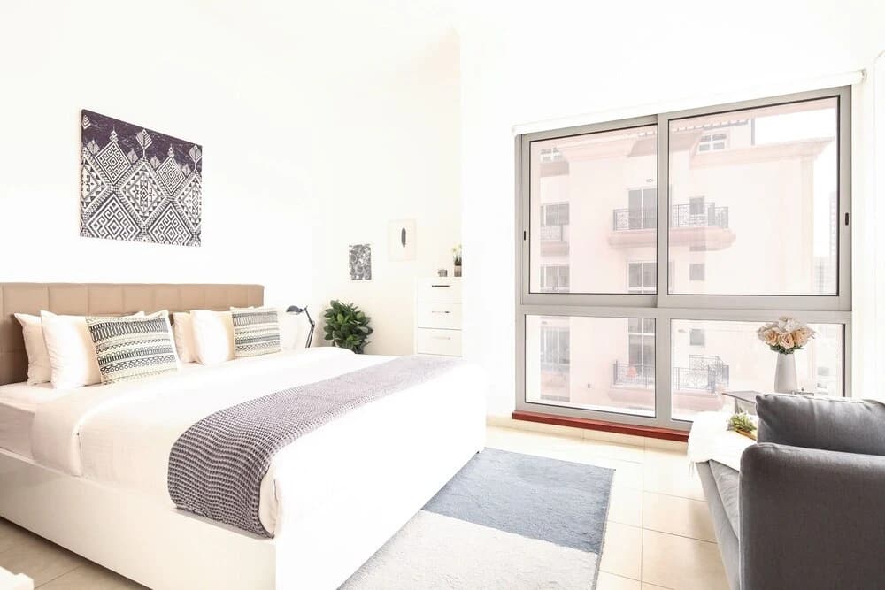 Stylish + Cozy 1BR in Sports City - photo 3
