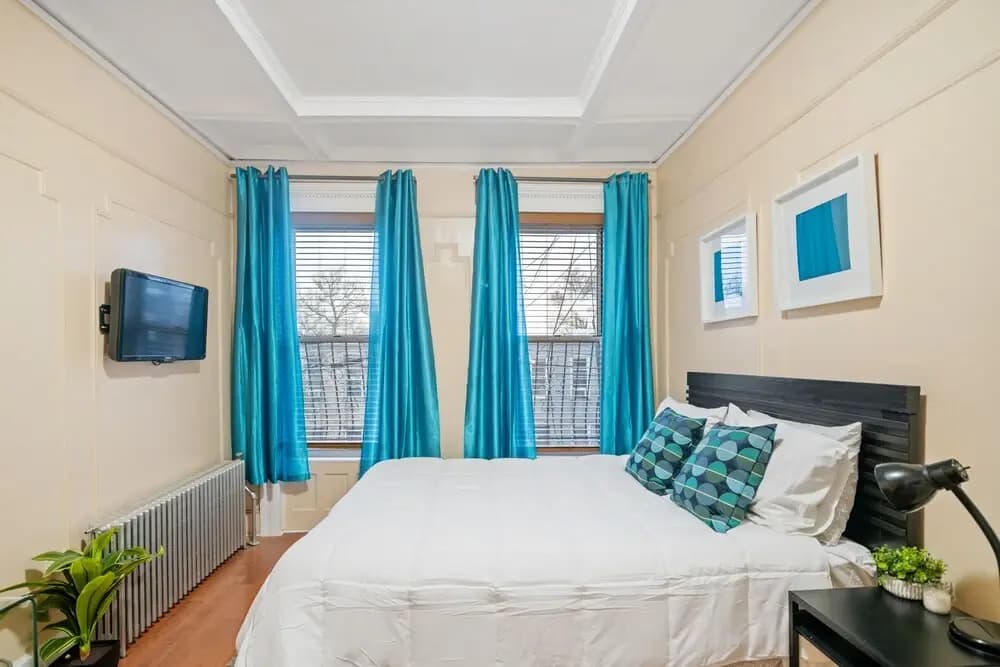 Spacious 3 Bdrm Close To Trains & Shops - photo 36