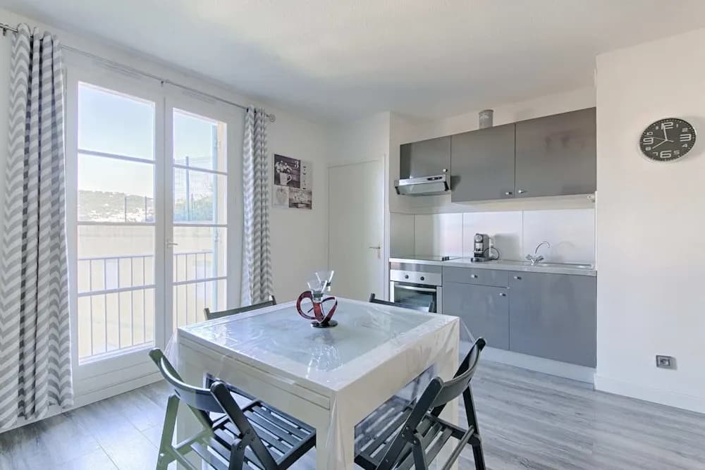 Nice 2 Room Apartment With Terrace - Vieux Nice - photo 13