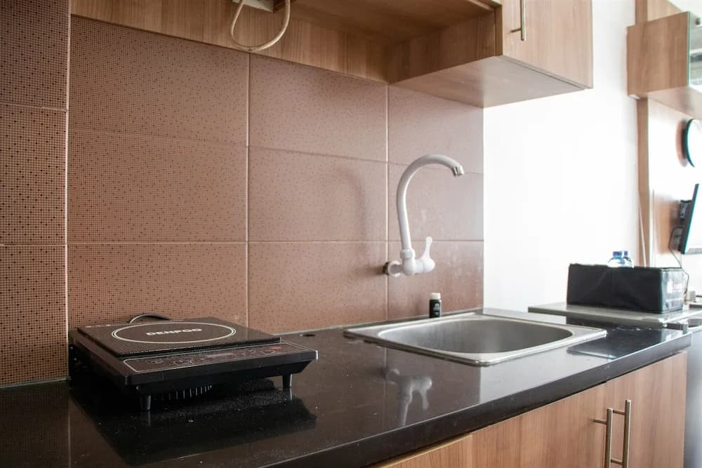 Nice And Comfort Studio Apartment At Belmont Residence Puri - photo 12